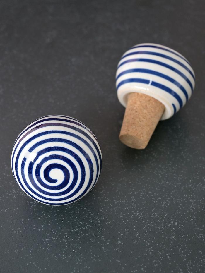 Wine Bottle Stoppers | Black Spiral Design On White Round Wine Bottle Stopper (Sold In Set of 2) Cabinet Knobs Wine Bottle Stoppers