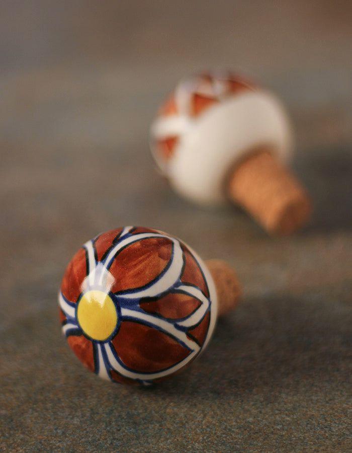 Wine Bottle Stoppers | Brown And White Floral Design Ceramic Wine Bottle Stopper (Sold In Set of 2) Cabinet Knobs Wine Bottle Stoppers